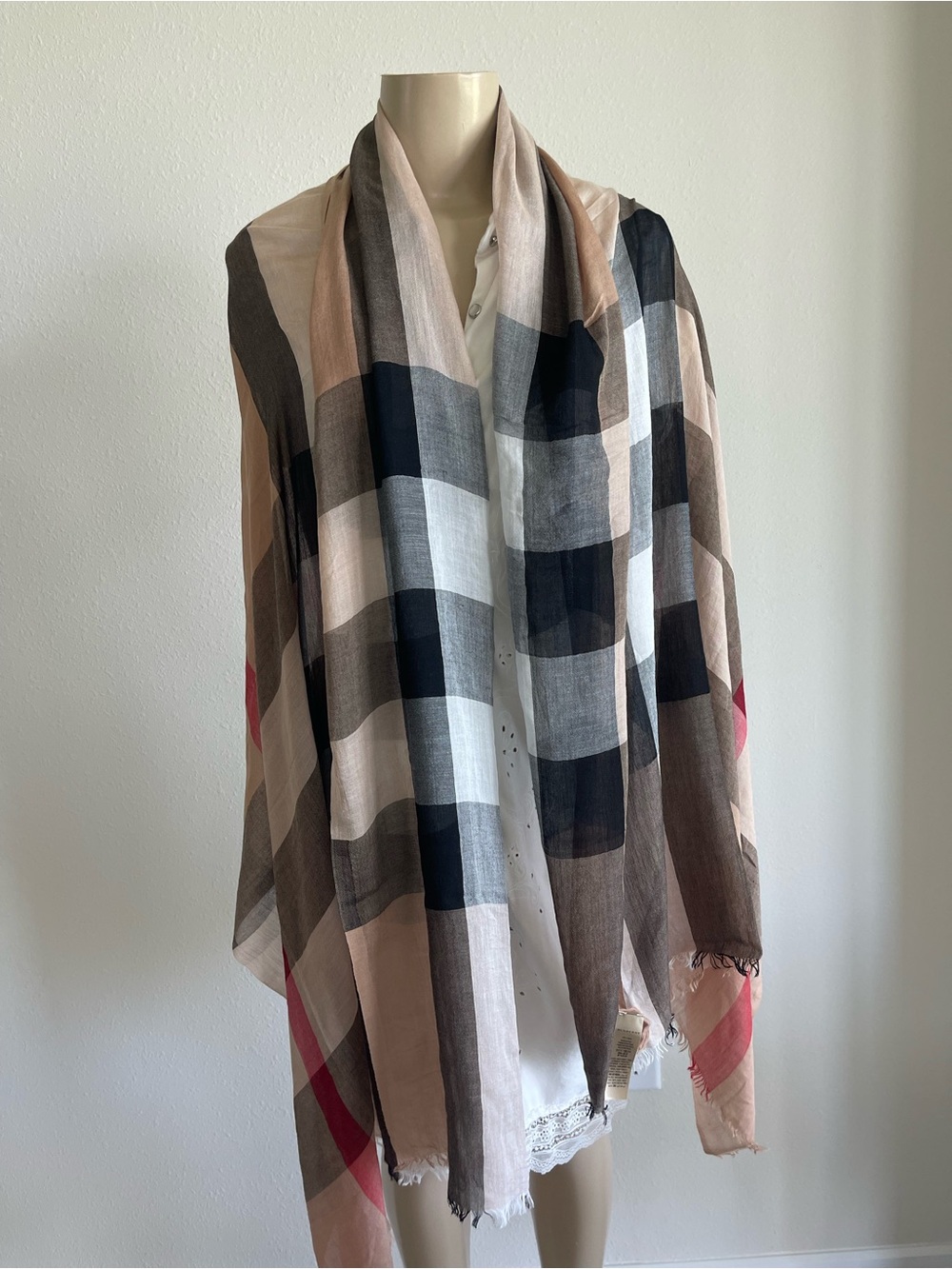 Authentic $ 395 Burberry  Mega Check Silk Cashmere Scarf  Italy 200 X90 cm